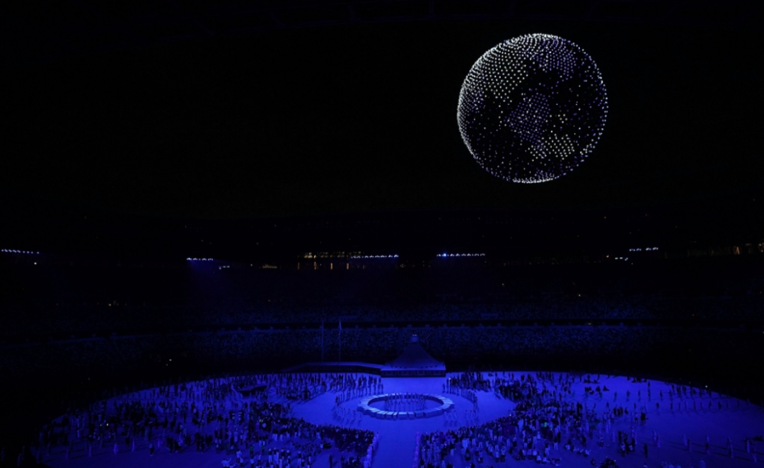 无人机拼出地球惊艳2020东京奥运会开幕式，大型无人机秀【航拍保】可承保！