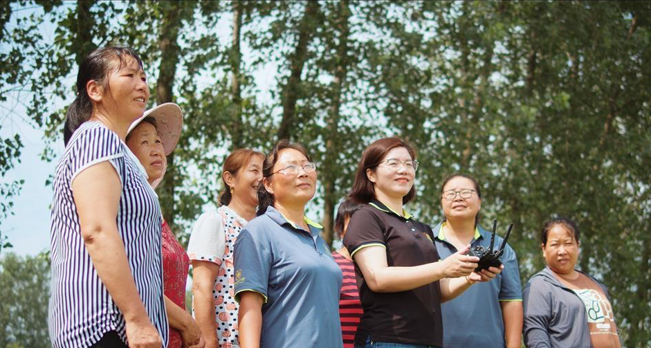 航拍保｜国际劳动妇女节：致敬那些勇敢飞翔的无人机女飞手！