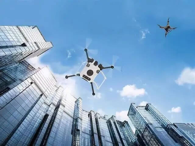 航拍保｜无人机撞吊车缆绳当场摔碎，2025年复杂环境飞行这些要点必须掌握！